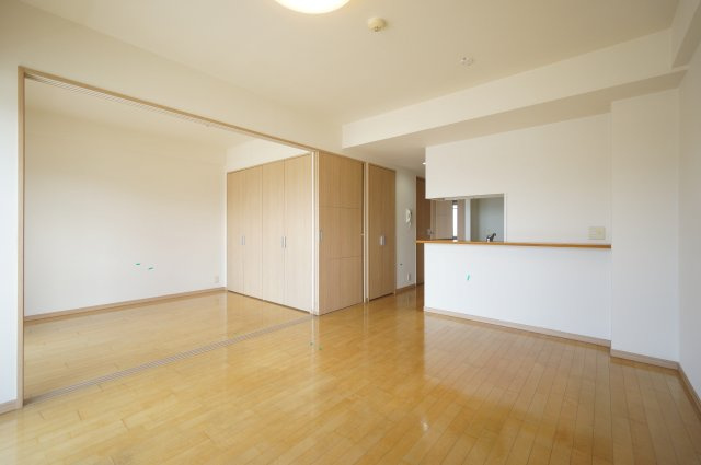 エコロジー千葉みなとレジデンスの居間・リビング|物件、駅でお待ち合わせでのご案内歓迎！