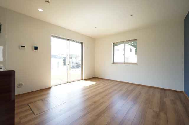 GKタウン9号棟の居間・リビング|ご見学・ご契約時の送迎可能！
