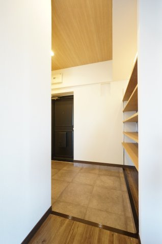 スカイレジデンス2号棟の玄関|オンライン対能応可！
※すべて反転タイプのお写真です