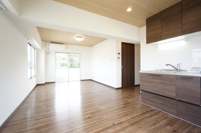 スカイレジデンス2号棟の居間・リビング|お電話でのご予約がスムーズです！