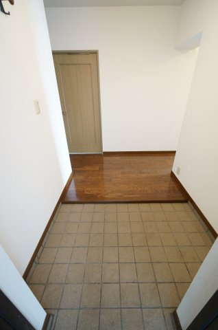 青葉の森公園通り５号棟の玄関|当日の見学大歓迎！