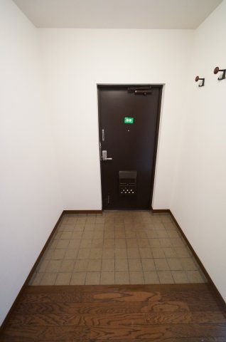青葉の森公園通り５号棟の玄関|オンライン対能応可！