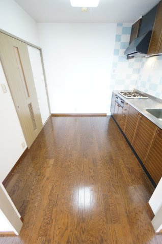 青葉の森公園通り５号棟の居間・リビング|オンライン対能応可！