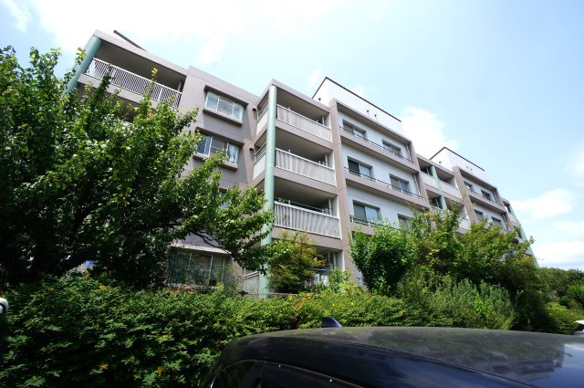 青葉の森公園通り５号棟の外観|お問い合わせは花まる商店まで！