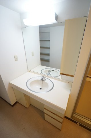 青葉の森公園通り５号棟の洗面所|オンライン対能応可！