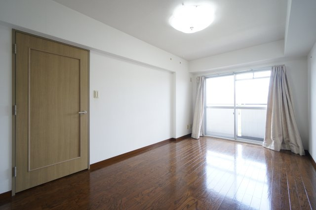 青葉の森公園通り５号棟の居間・リビング|詳細、ご不明点等、お気軽にご連絡ください！