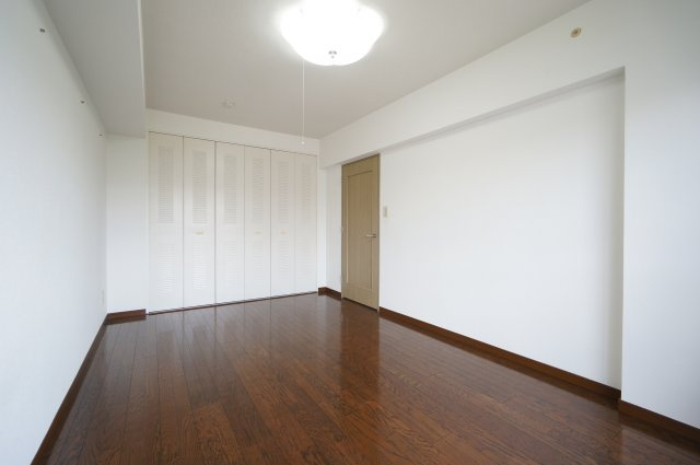 青葉の森公園通り５号棟の居間・リビング|諸条件、交渉などお任せ下さい！