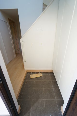 小仲台戸建の玄関|当日の見学大歓迎！