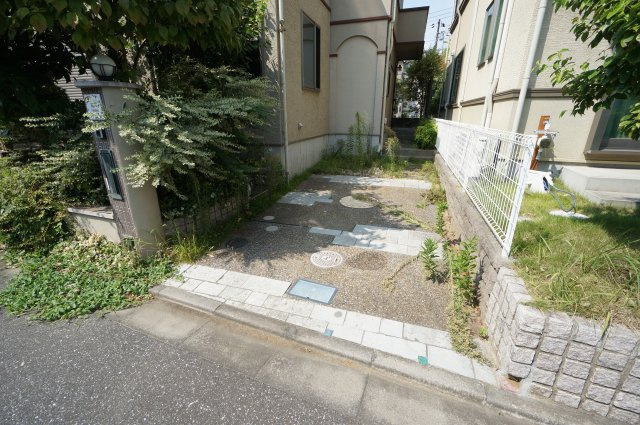 小仲台戸建の駐車場|お電話でのご予約がスムーズです！