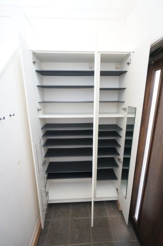 小仲台戸建の収納