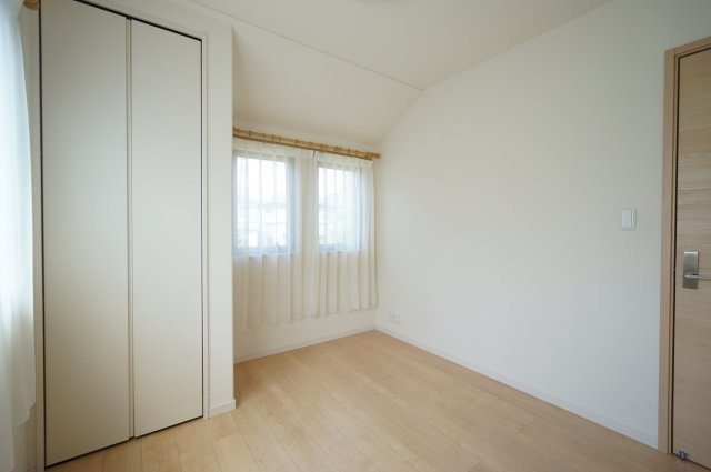 小仲台戸建の洋室|詳細、ご不明点等、お気軽にご連絡ください！