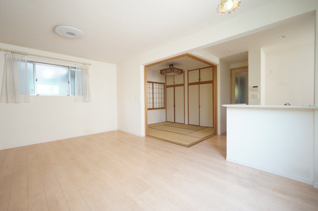 小仲台戸建の居間・リビング|お電話でのご予約がスムーズです！