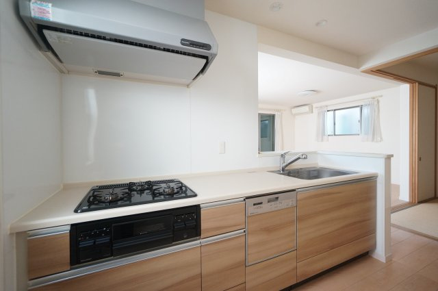 小仲台戸建のキッチン|水曜日、営業時間外もご相談ください！