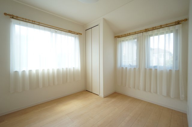 小仲台戸建の洋室|詳細、ご不明点等、お気軽にご連絡ください！