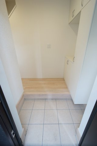 花見川区花園町戸建の玄関|当日の見学大歓迎！