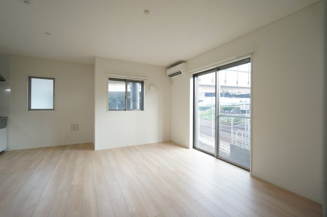 花見川区花園町戸建の居間・リビング|当日の見学大歓迎！