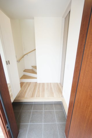 フォレストガーデン稲毛の玄関|当日の見学大歓迎！