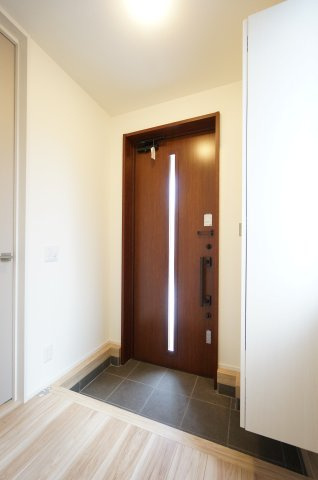 フォレストガーデン稲毛の玄関|ご見学・ご契約時の送迎可能！