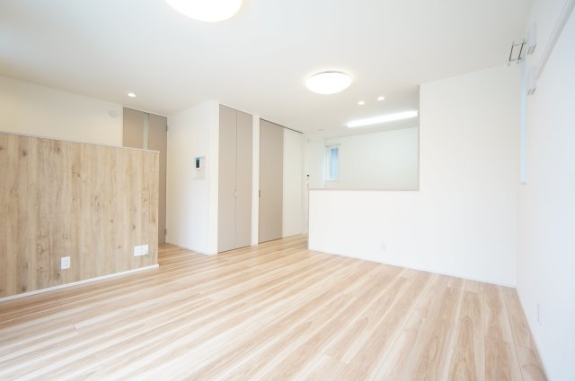 フォレストガーデン稲毛の居間・リビング|ご見学・ご契約時の送迎可能！