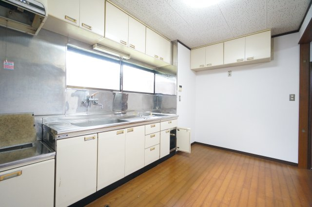 千葉市中央区矢作町戸建て　GROUNDestateのキッチン|ご見学・ご契約時の送迎可能！