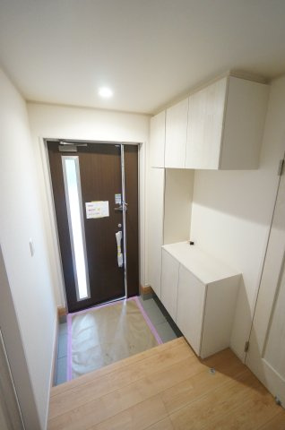 Kolet千葉旭町の玄関|ご見学・ご契約時の送迎可能！