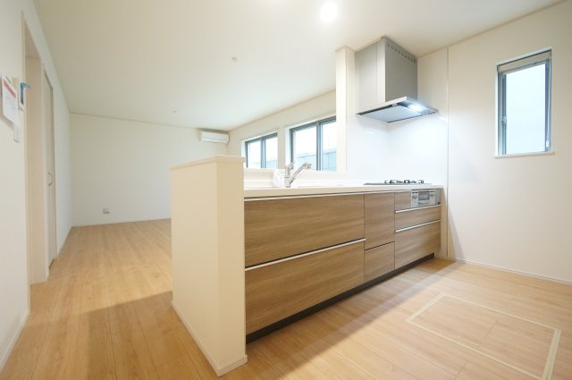 Kolet千葉旭町の居間・リビング|お電話でのご予約がスムーズです！