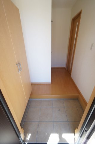 磯辺三丁目戸建の玄関|当日の見学大歓迎！