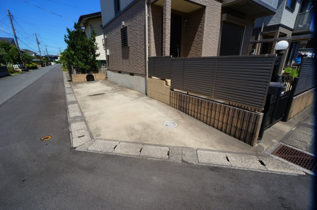 磯辺三丁目戸建の駐車場|お電話でのご予約がスムーズです！