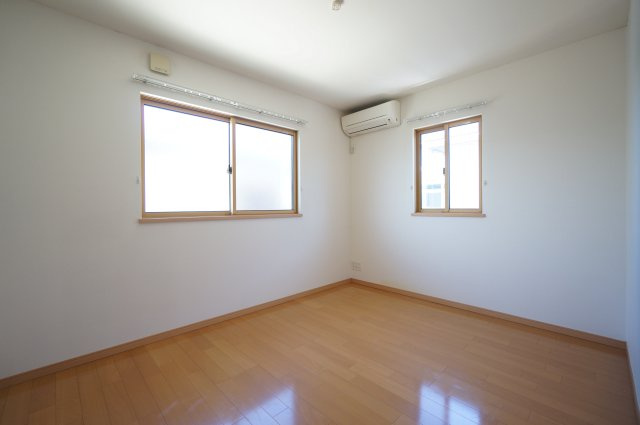 磯辺三丁目戸建の洋室|物件、駅でお待ち合わせでのご案内歓迎！