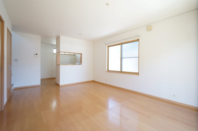 磯辺三丁目戸建の居間・リビング|オンライン対能応可！