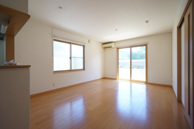 磯辺三丁目戸建の居間・リビング|初期費用ご相談ください！