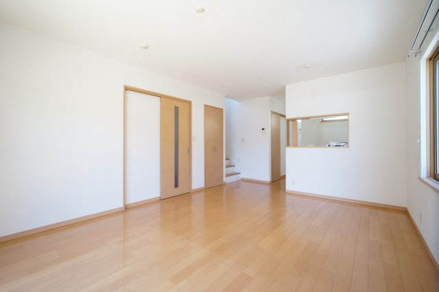 磯辺三丁目戸建の居間・リビング|詳細、ご不明点等、お気軽にご連絡ください！