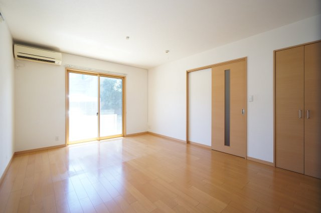 磯辺三丁目戸建の居間・リビング|当日の見学大歓迎！