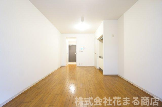 パティオス8番街の居間・リビング|物件、駅でお待ち合わせでのご案内歓迎！