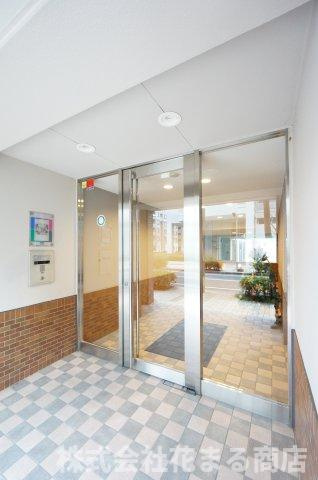 パティオス8番街のエントランス|物件、駅でお待ち合わせでのご案内歓迎！