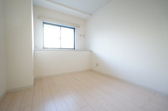 ロイヤルコーポ椿森の洋室|物件、駅でお待ち合わせでのご案内歓迎！