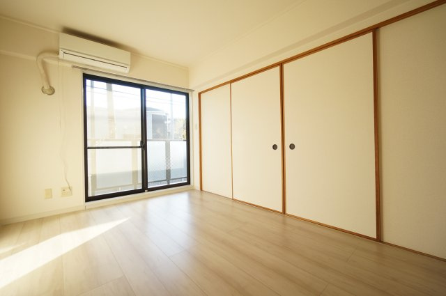 ロイヤルコーポ椿森の洋室|水曜日、営業時間外もご相談ください！