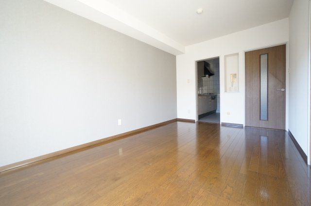 ロイヤルコーポ椿森の居間・リビング|ご見学・ご契約時の送迎可能！