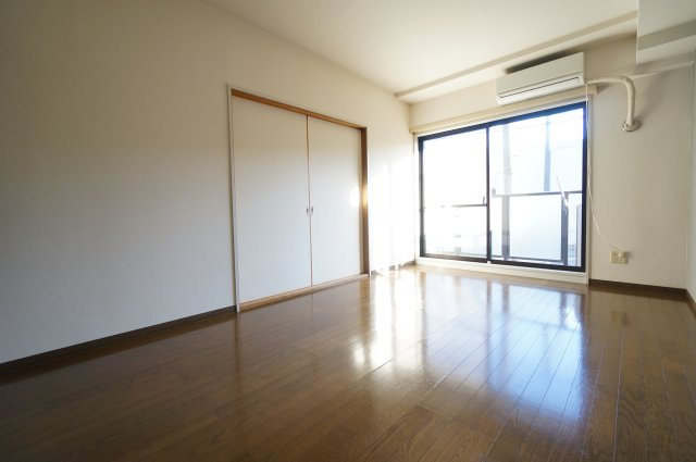 ロイヤルコーポ椿森の居間・リビング|オンライン対能応可！