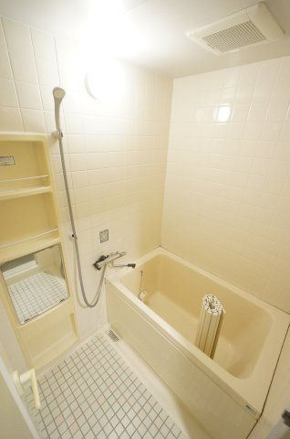 ロイヤルコーポ椿森の浴室|ご見学・ご契約時の送迎可能！