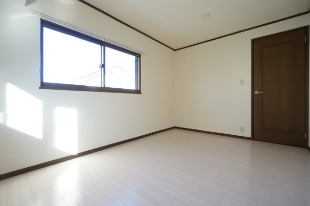 リブレス三角町の洋室|物件、駅でお待ち合わせでのご案内歓迎！