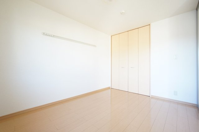 ルチェロ・ビアンコの寝室|諸条件、交渉などお任せ下さい！