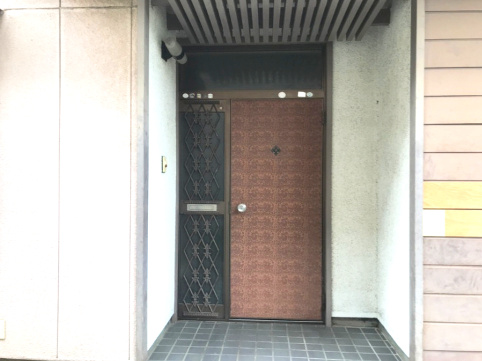 原田貸家の玄関|ご見学・ご契約時の送迎可能！