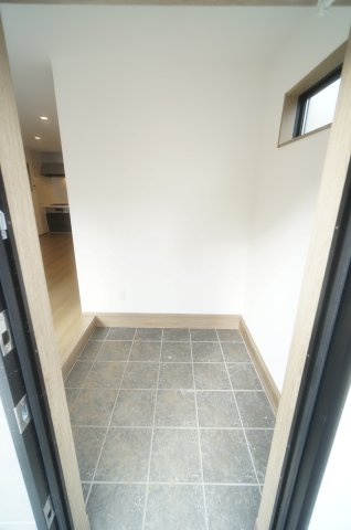 宮崎町戸建の玄関|当日の見学大歓迎！