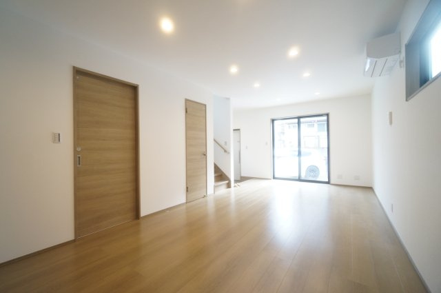 宮崎町戸建の居間・リビング|当日の見学大歓迎！