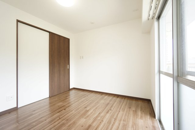 スカイレジデンス1号棟の洋室|諸条件、交渉などお任せ下さい！