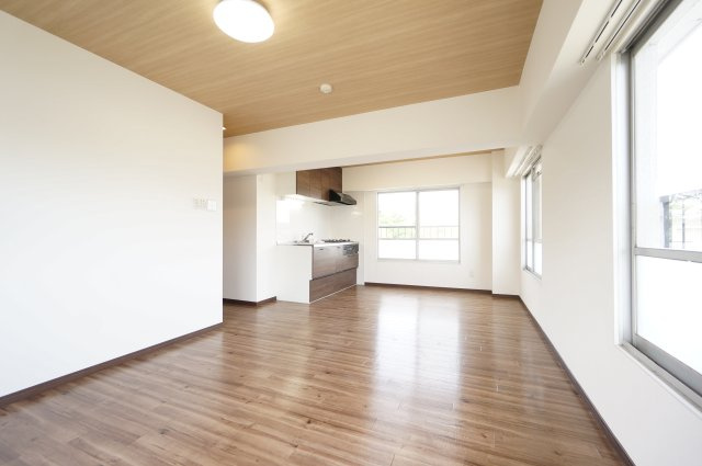 スカイレジデンス1号棟の居間・リビング|水曜日、営業時間外もご相談ください！