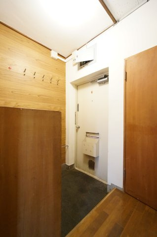 レインボーハウス勾当水4号棟の玄関|ご見学・ご契約時の送迎可能！
※すべて同タイプのお写真です