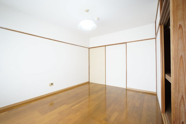 レインボーハウス勾当水4号棟の洋室|お問合せは花まる商店まで！