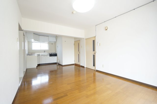 レインボーハウス勾当水4号棟の居間・リビング|ご見学・ご契約時の送迎可能！